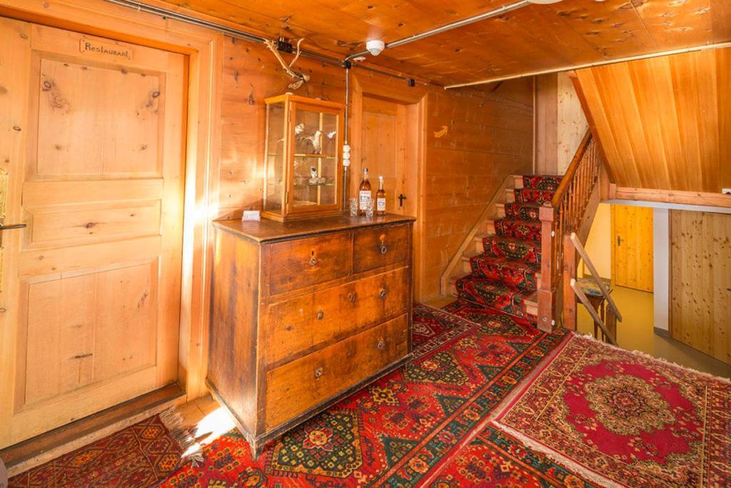 Gasthaus Alpenrose Juf Hotell Eksteriør bilde